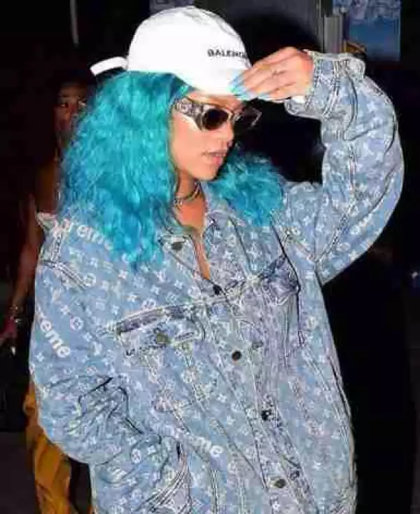 Rihanna Rocks Turquoise Hair Colour In New Photo